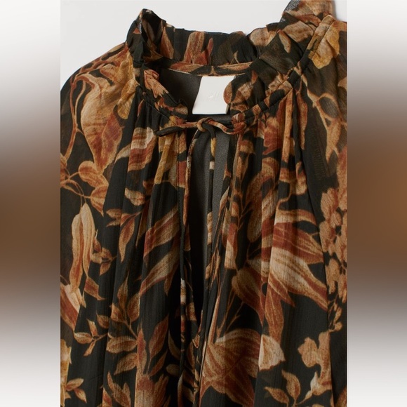 H&M Floral Ruffed Accent Dropped Waist  Long Sleeve Dress Women Size 6 US - Picture 4 of 8